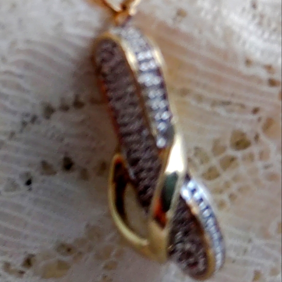 14 K Yellow GOLD TEN DIAMONDS INLAID SLIPPER ( FLIP FLOP ) PENDANT NECKLACE - Picture 3 of 3